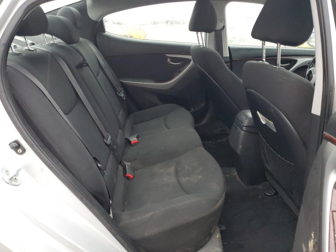 2015 Hyundai Elantra - Image 10