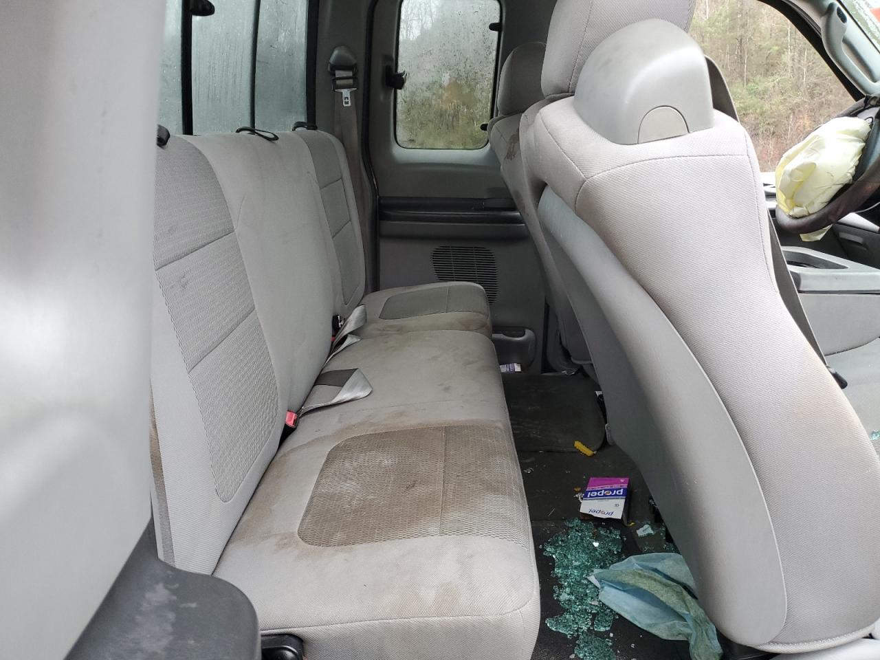 2006 Ford F250 - Image 10