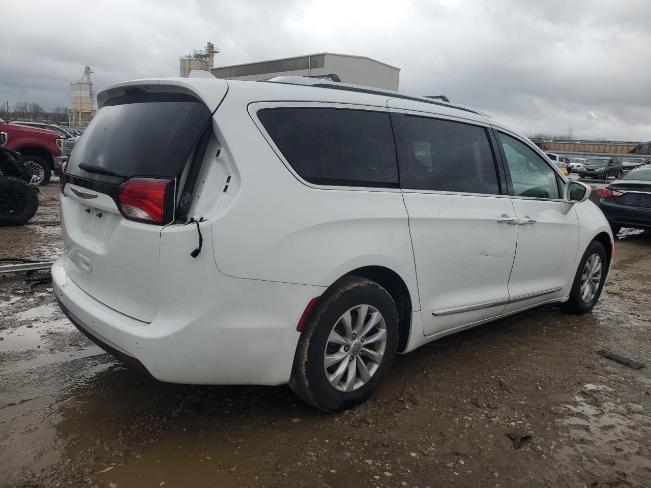 2019 Chrysler Pacifica - Image 3