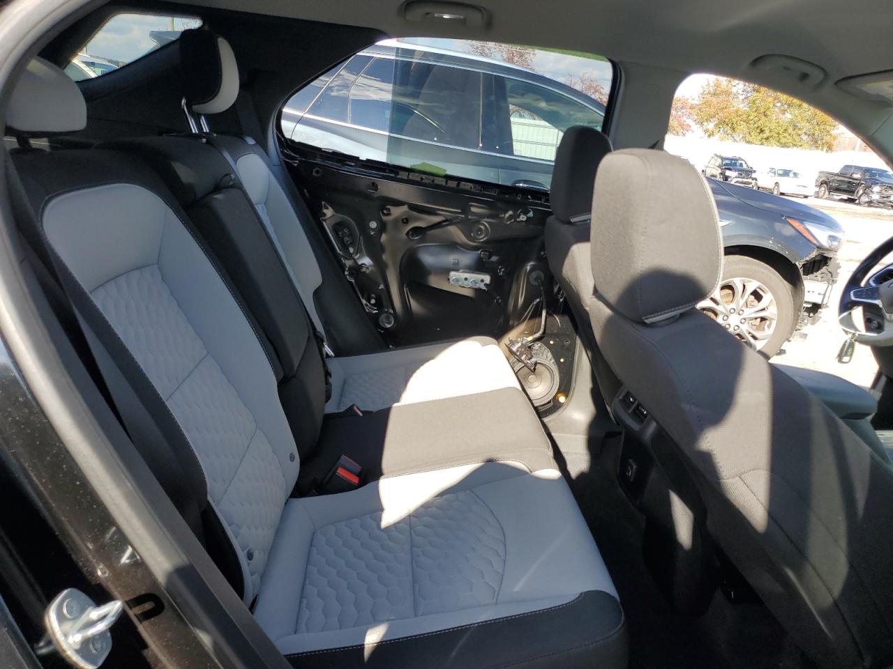 2020 Chevrolet Equinox - Image 11