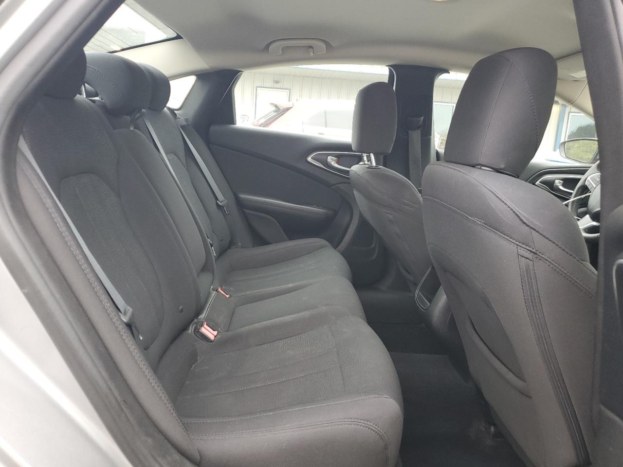2016 Chrysler 200 - Image 10