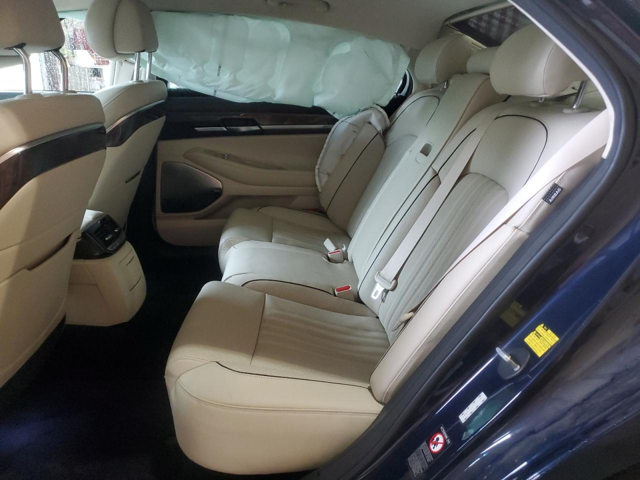 2018 Genesis G90 - Image 10