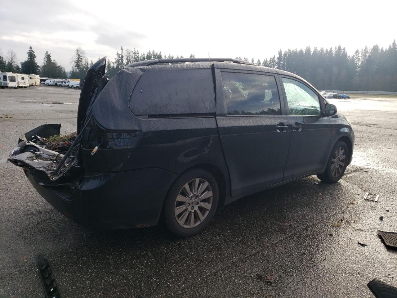 2015 Toyota Sienna - Image 3