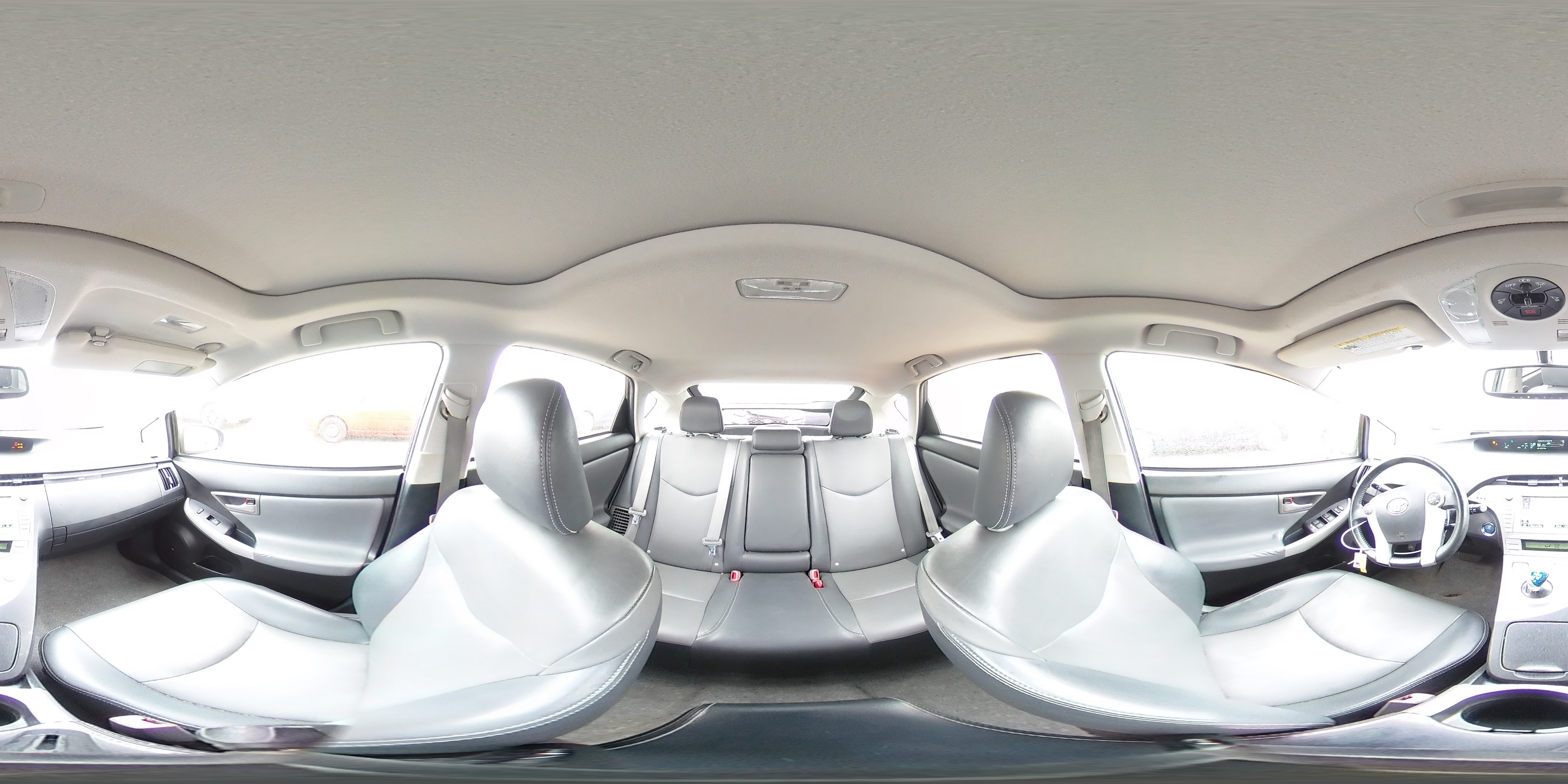 2013 Toyota Prius - Image 13