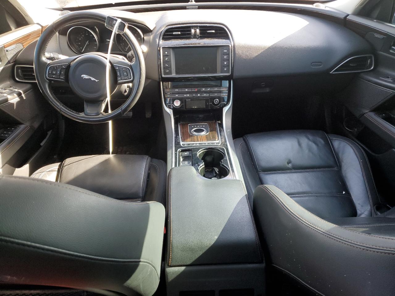 2017 Jaguar XE - Image 8