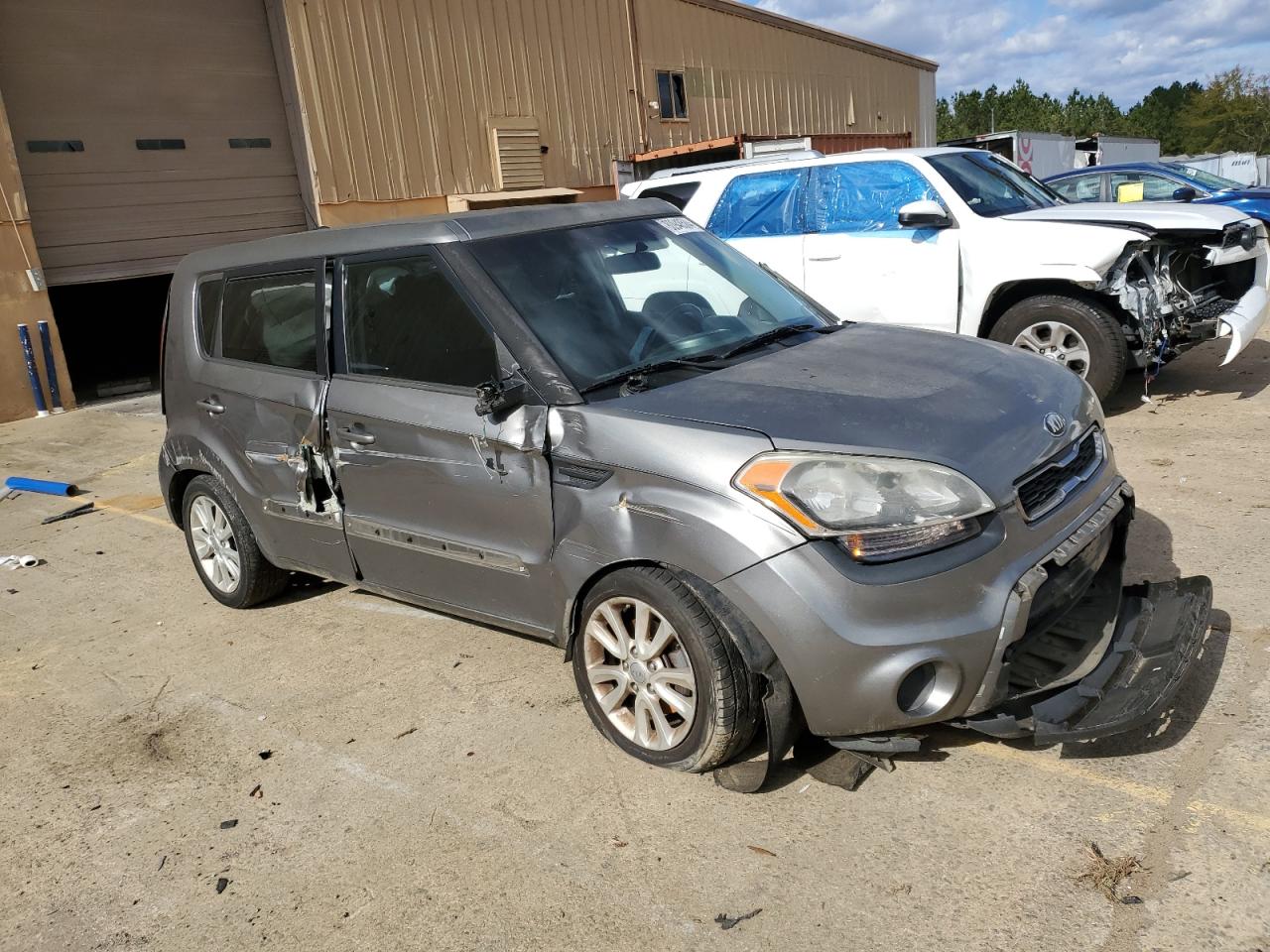 VIN KNDJT2A69D7585636 2013 KIA SOUL no.4