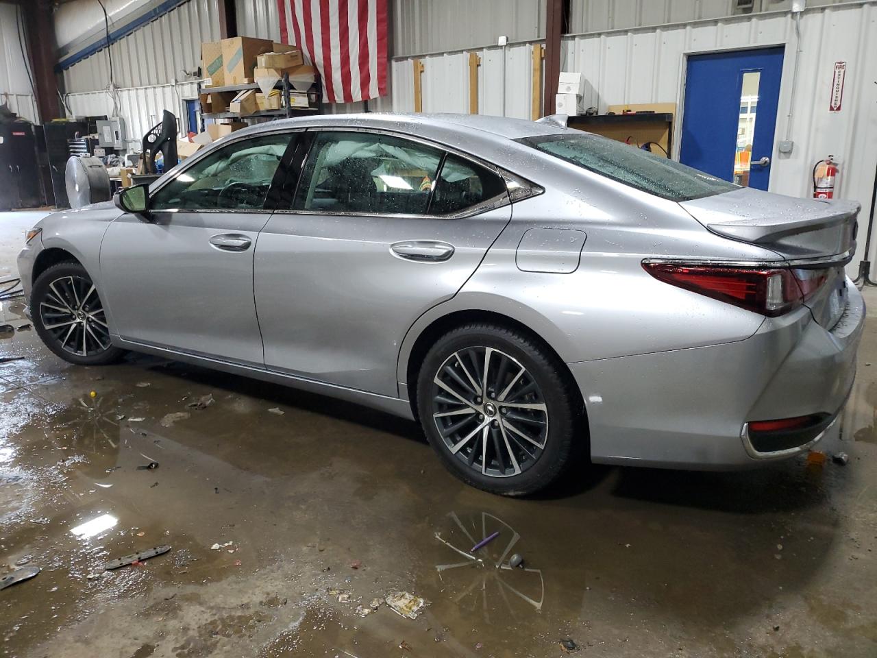 2024 Lexus ES - Image 2