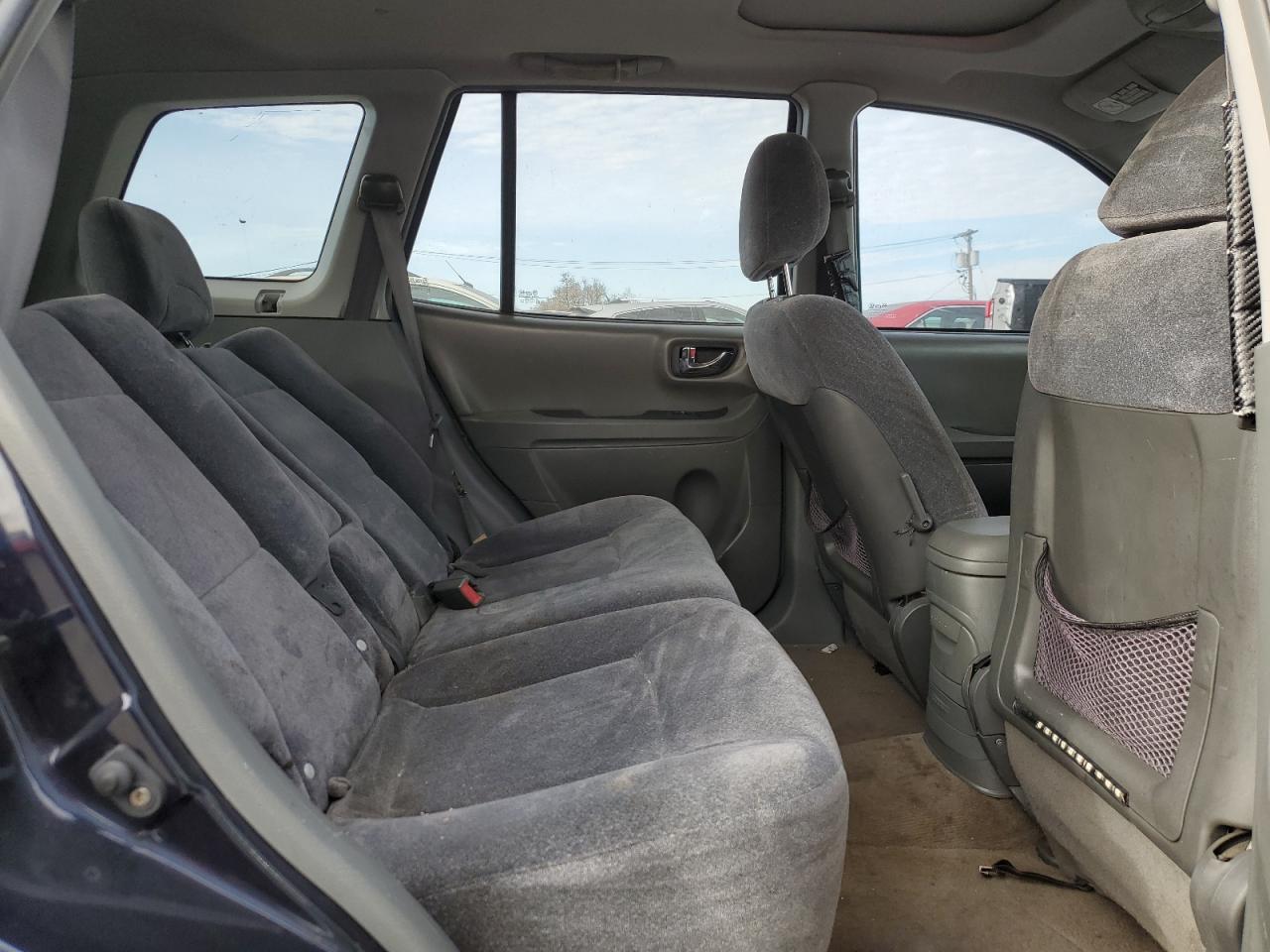 2004 Hyundai Santa Fe - Image 11
