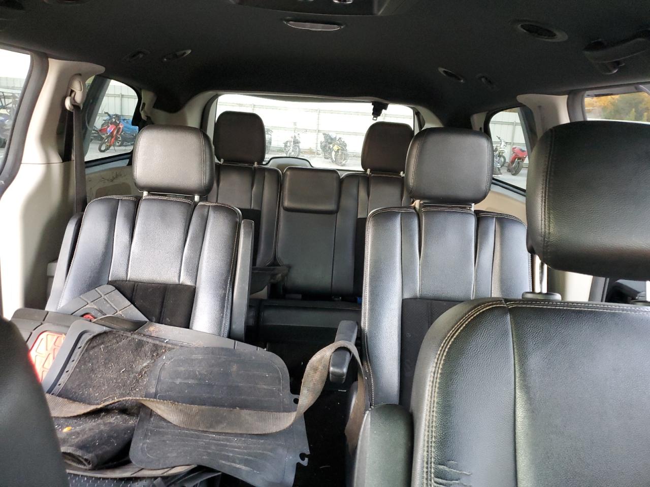 2016 Dodge Caravan - Image 10