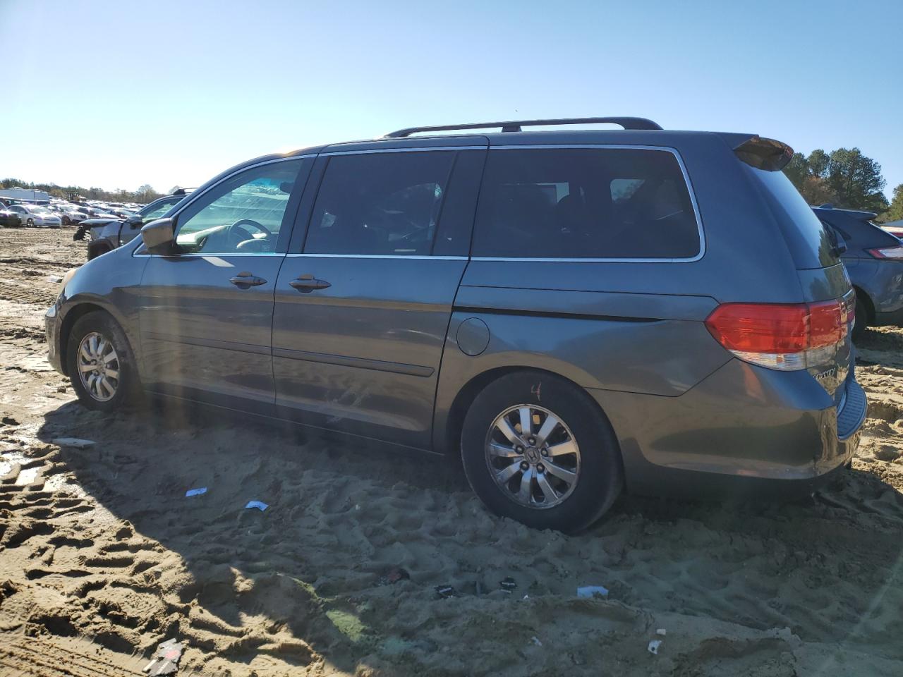 2010 Honda Odyssey - Image 2