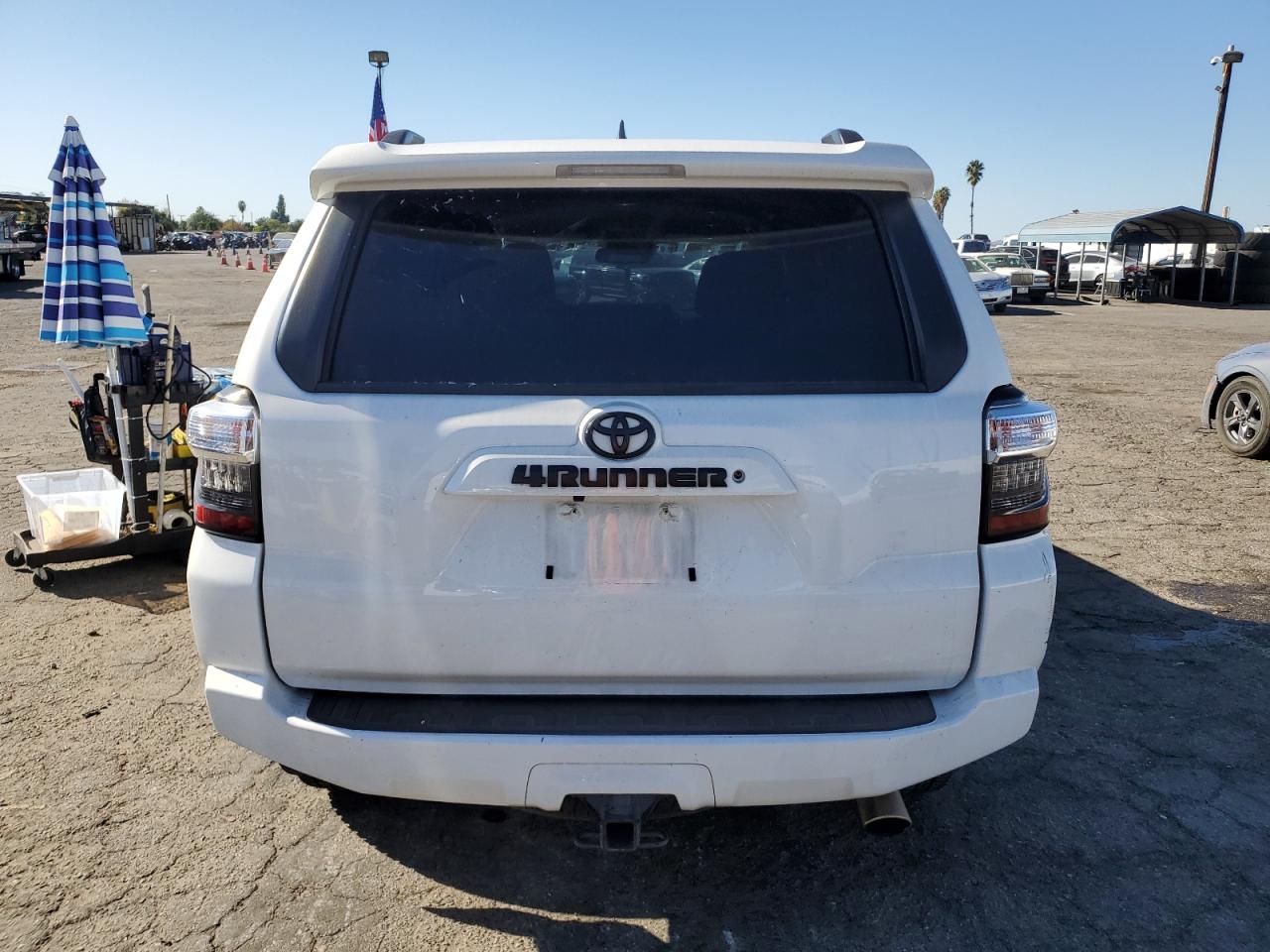 2020 Toyota 4Runner Sr5/Sr5 Premium VIN: JTEBU5JR0L5827992 Lot: 81369084