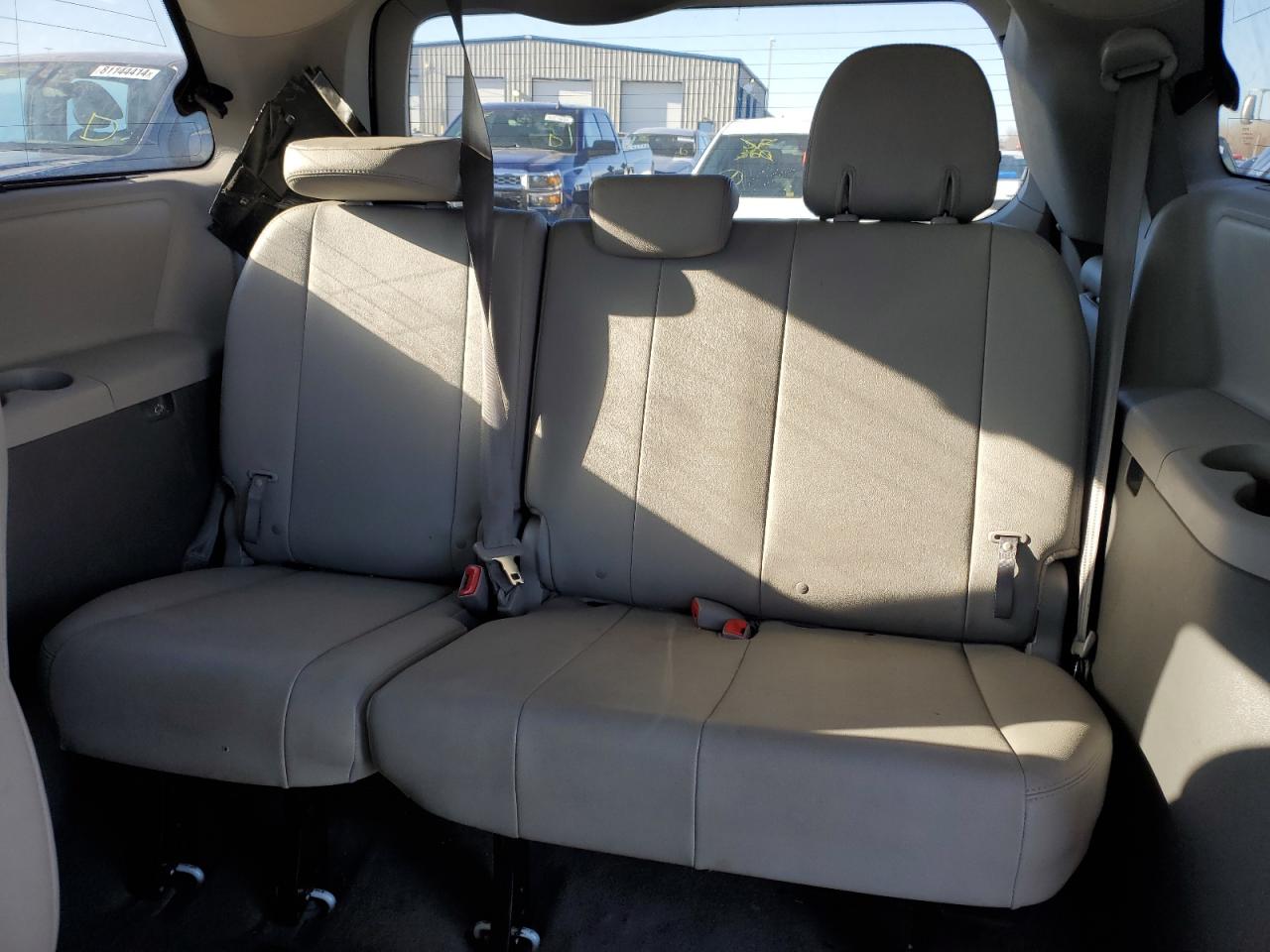 2017 Toyota Sienna - Image 10