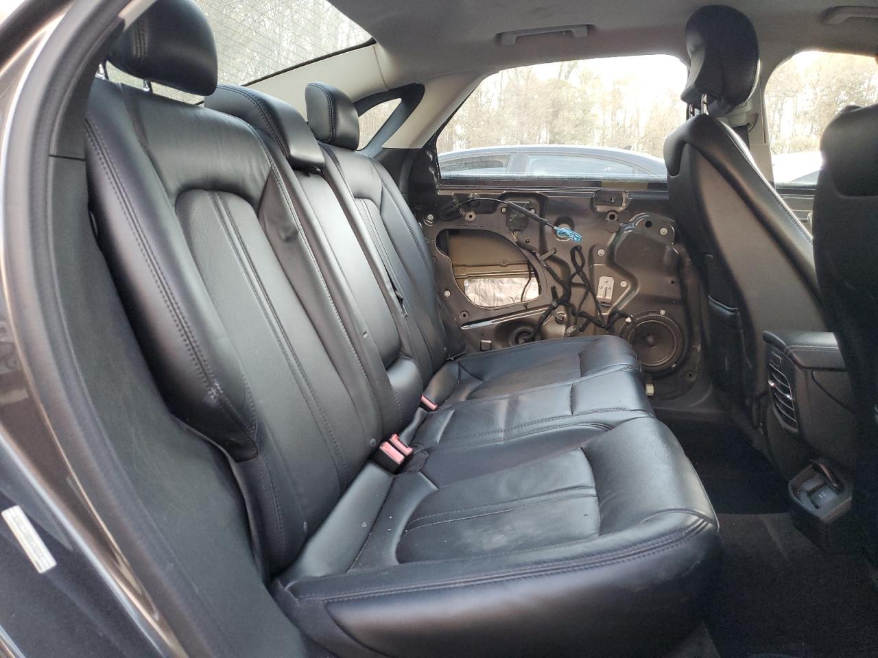 2015 Lincoln MKZ - Image 10