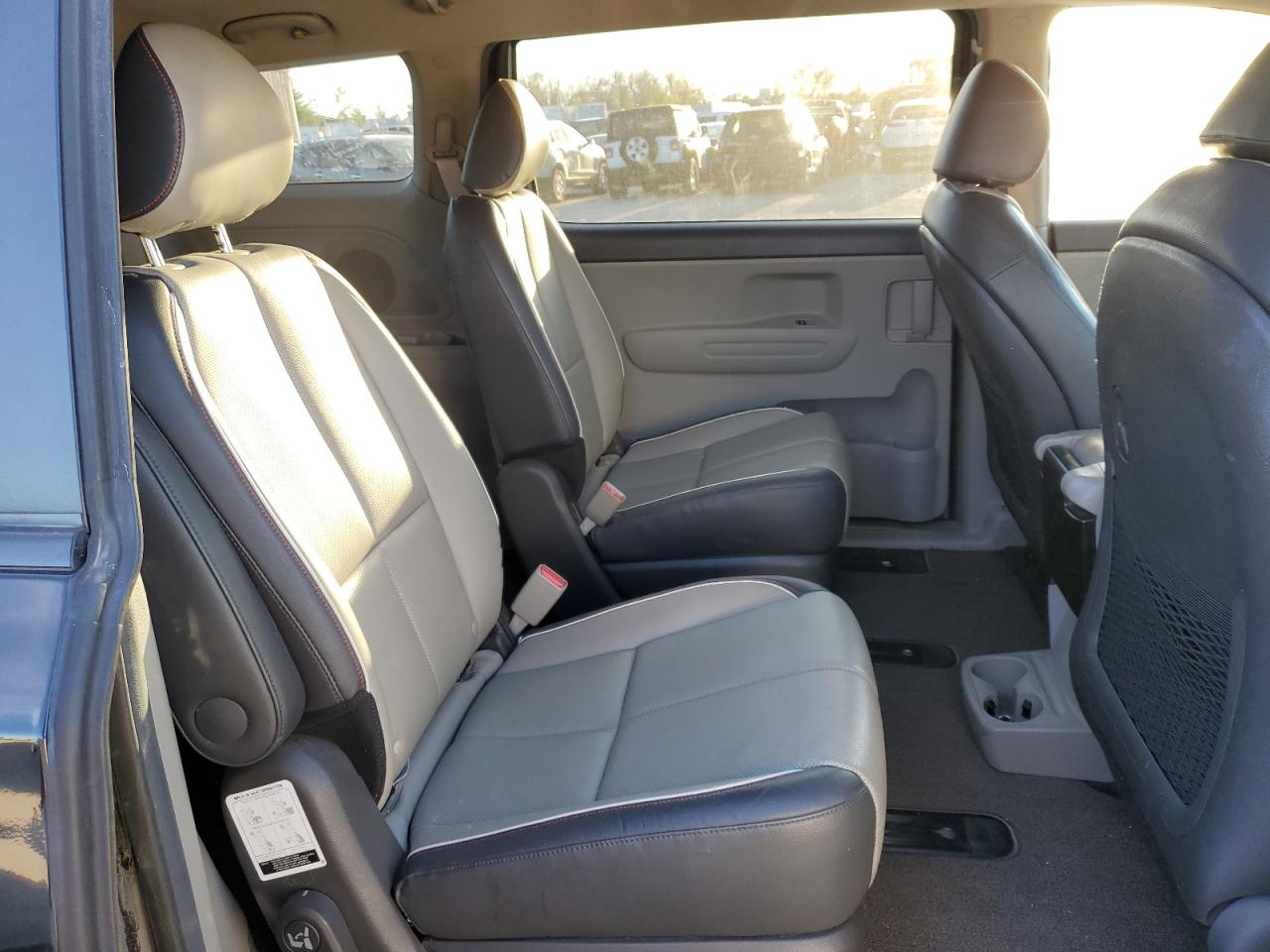 2016 Kia Sedona - Image 11