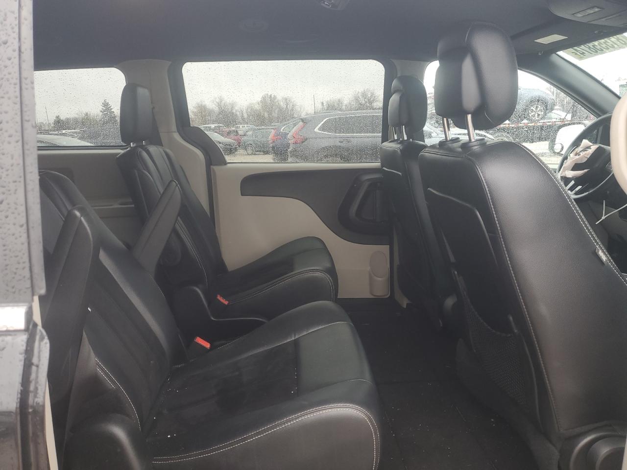 2018 Dodge Caravan - Image 12