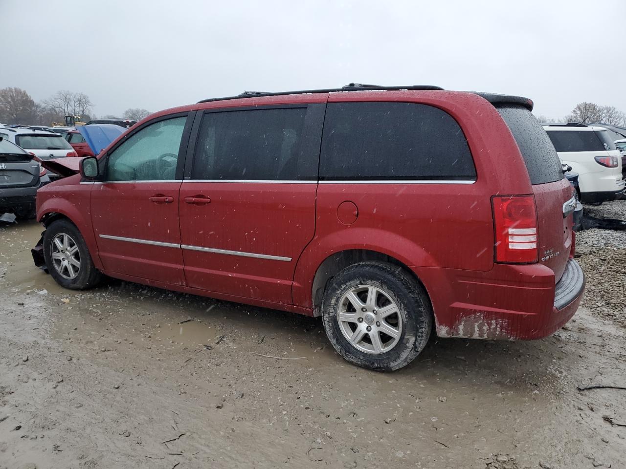2009 Chrysler Town & Country - Image 2