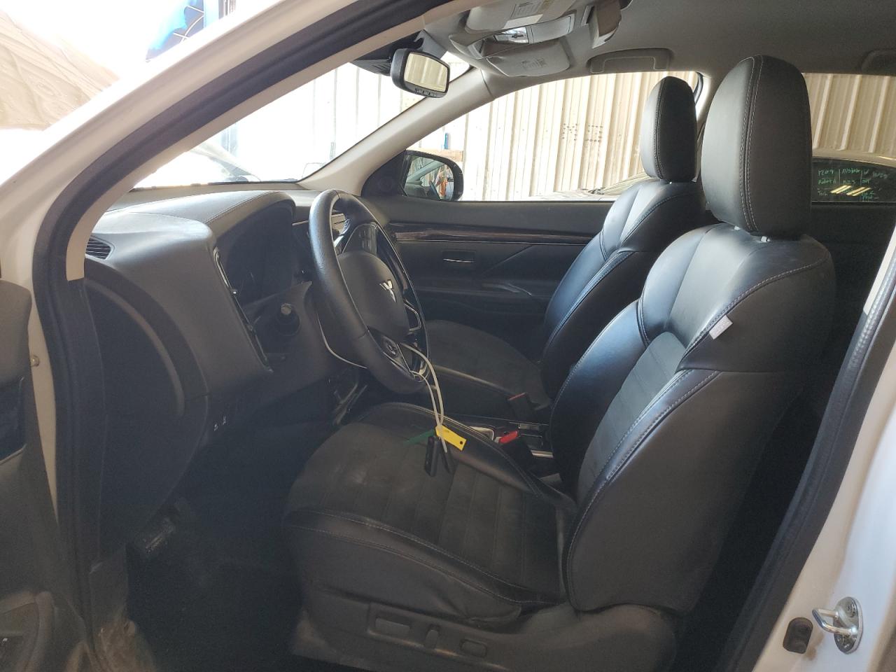 2020 Mitsubishi Outlander - Image 7