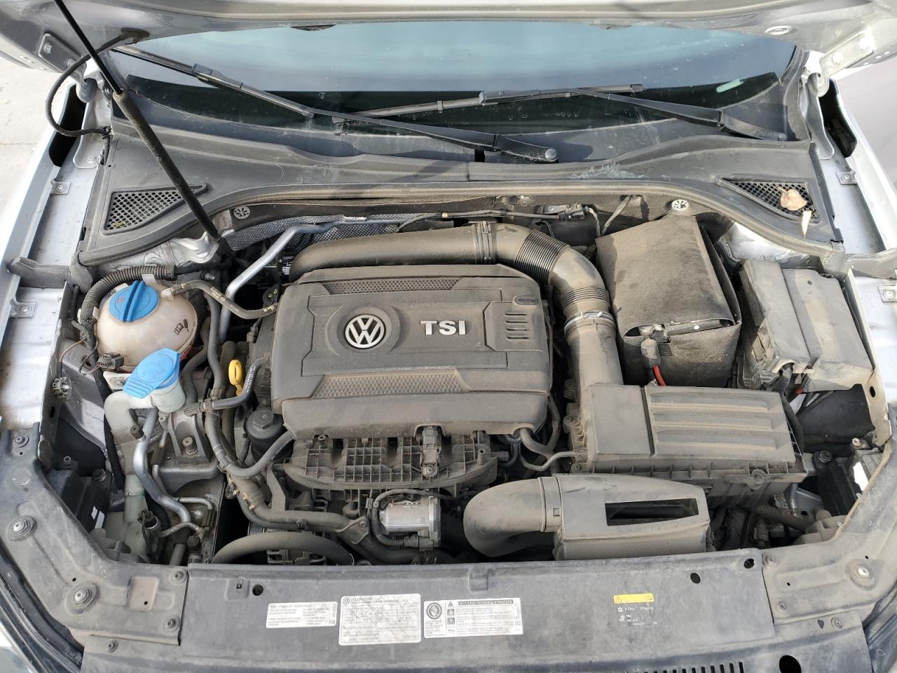 2015 Volkswagen Passat - Image 13