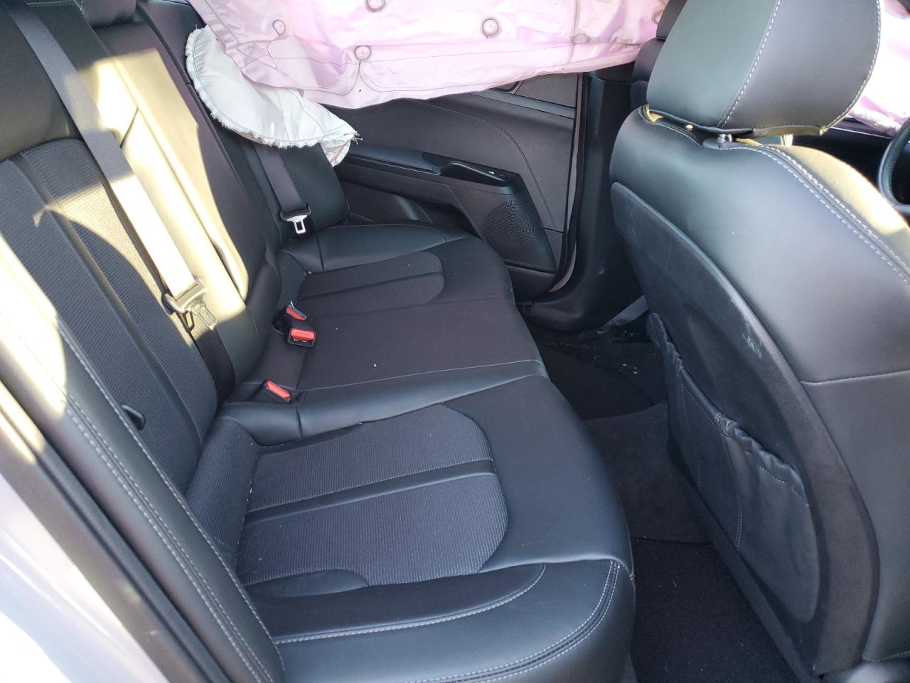 2022 Kia K5 - Image 10