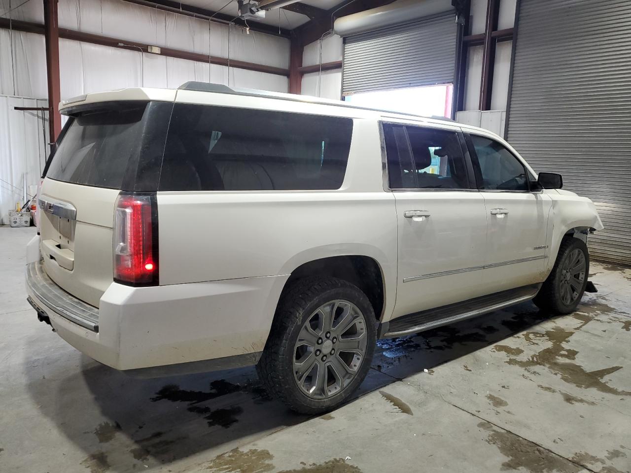 2015 GMC Yukon - Image 3