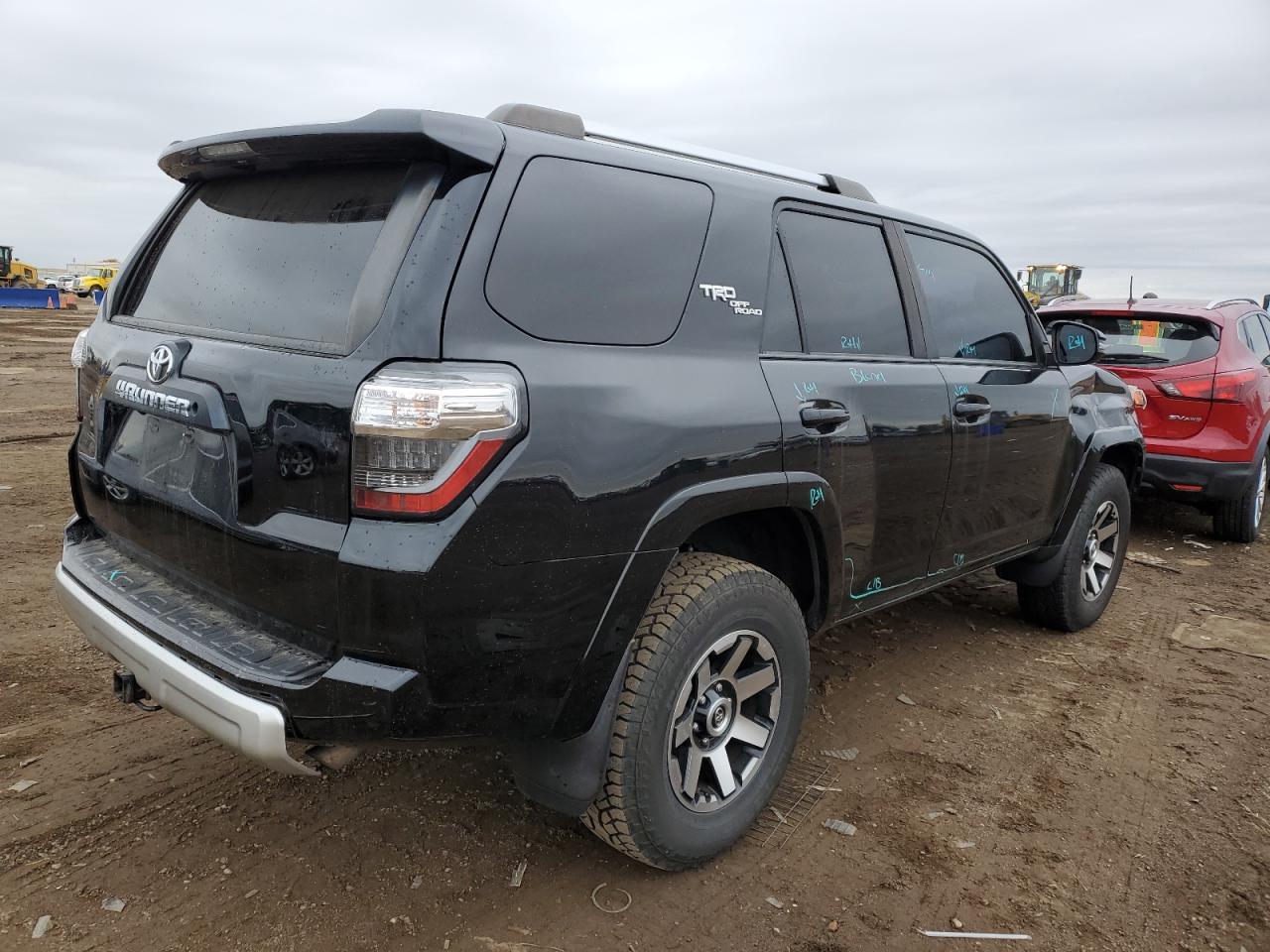 VIN JTEBU5JR6J5589787 2018 TOYOTA 4RUNNER no.3