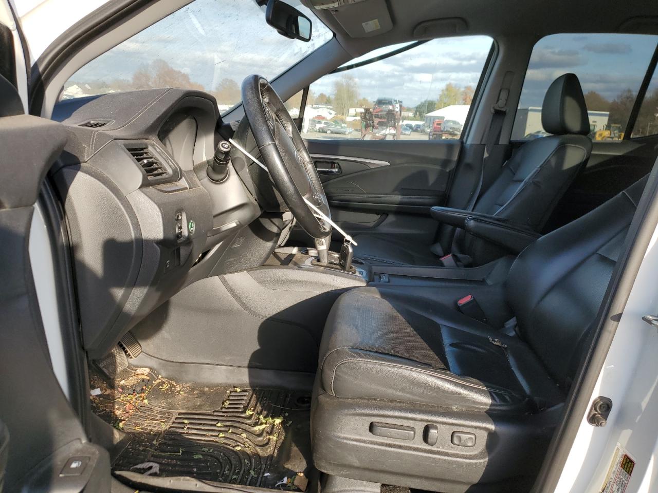 2017 Honda Ridgeline - Image 7