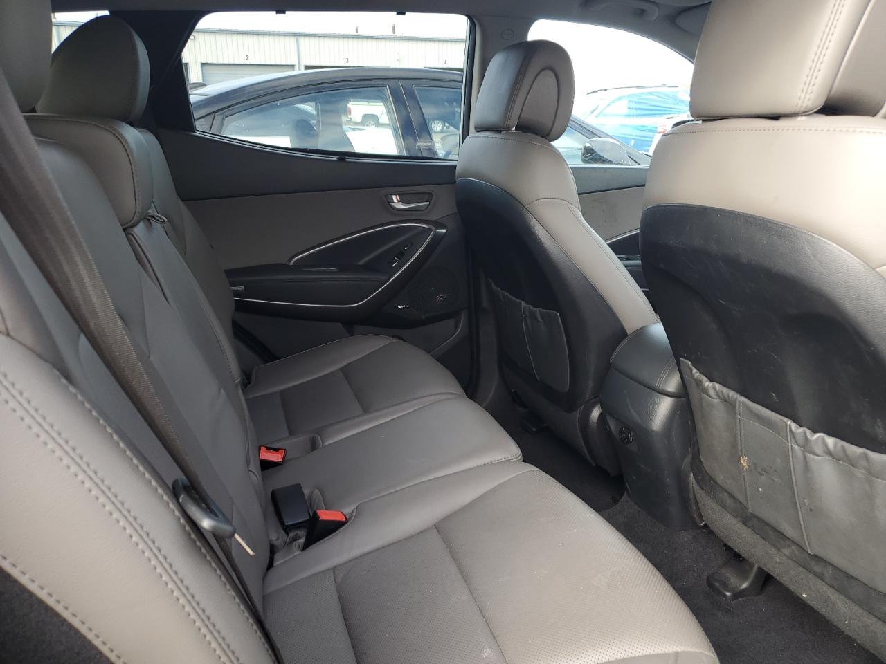2017 Hyundai Santa Fe - Image 11