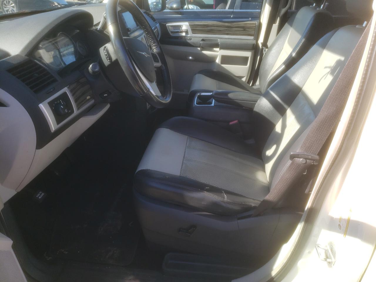 2010 Chrysler Town & Country Touring VIN: 2A4RR5D10AR299262 Lot: 79826354