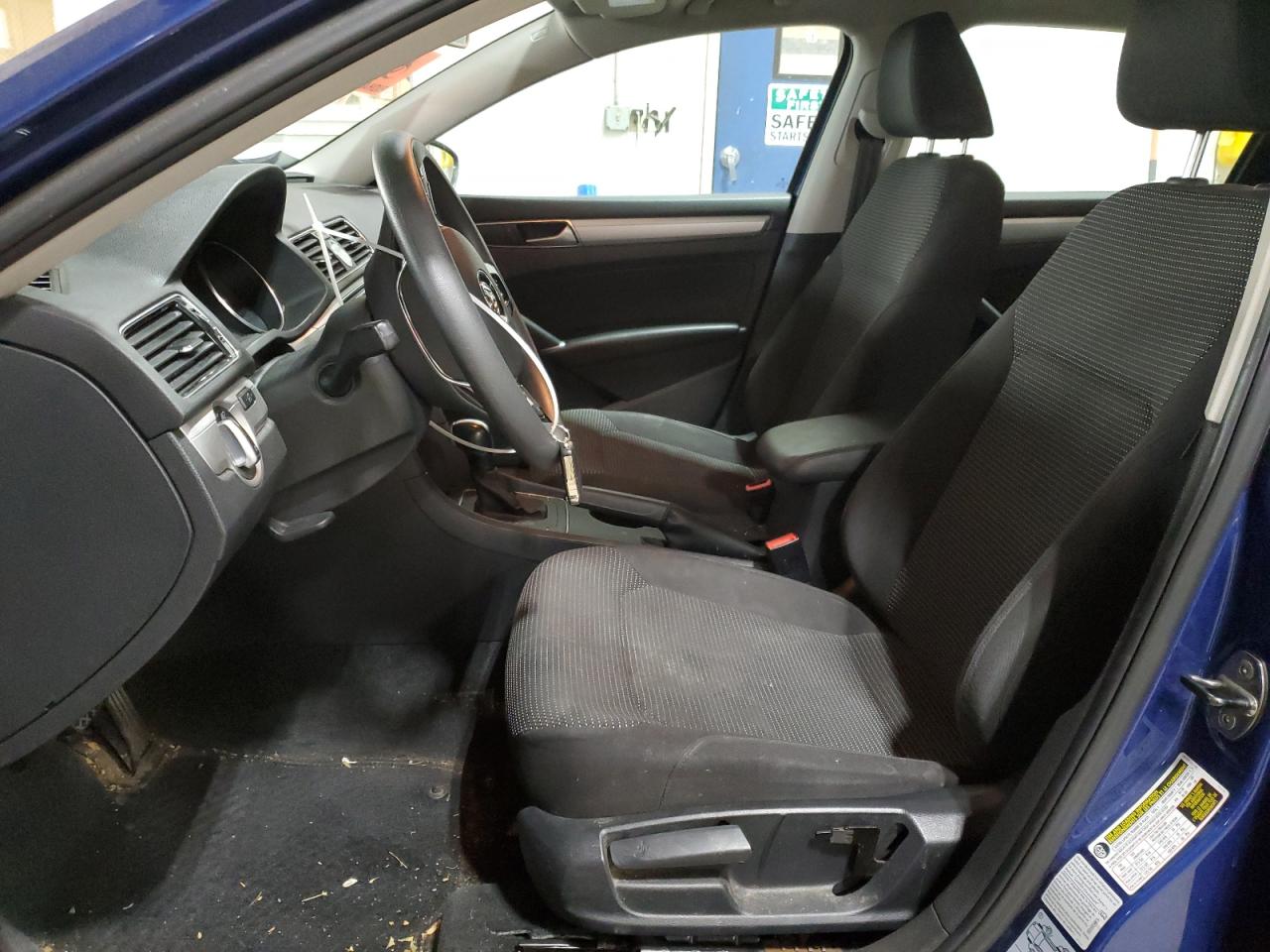 2017 Volkswagen Passat - Image 7