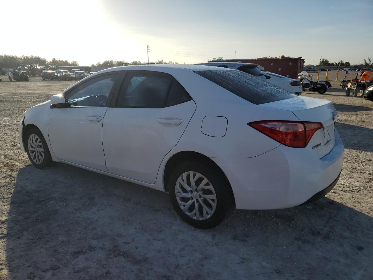 VIN 2T1BURHE0JC091859 2018 TOYOTA COROLLA no.2