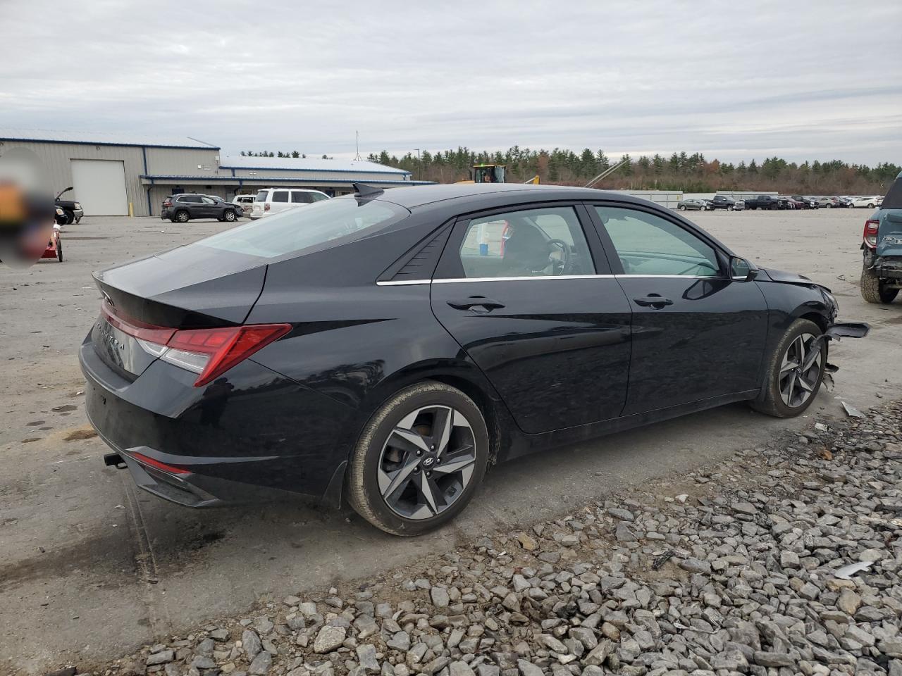 2022 Hyundai Elantra - Image 3