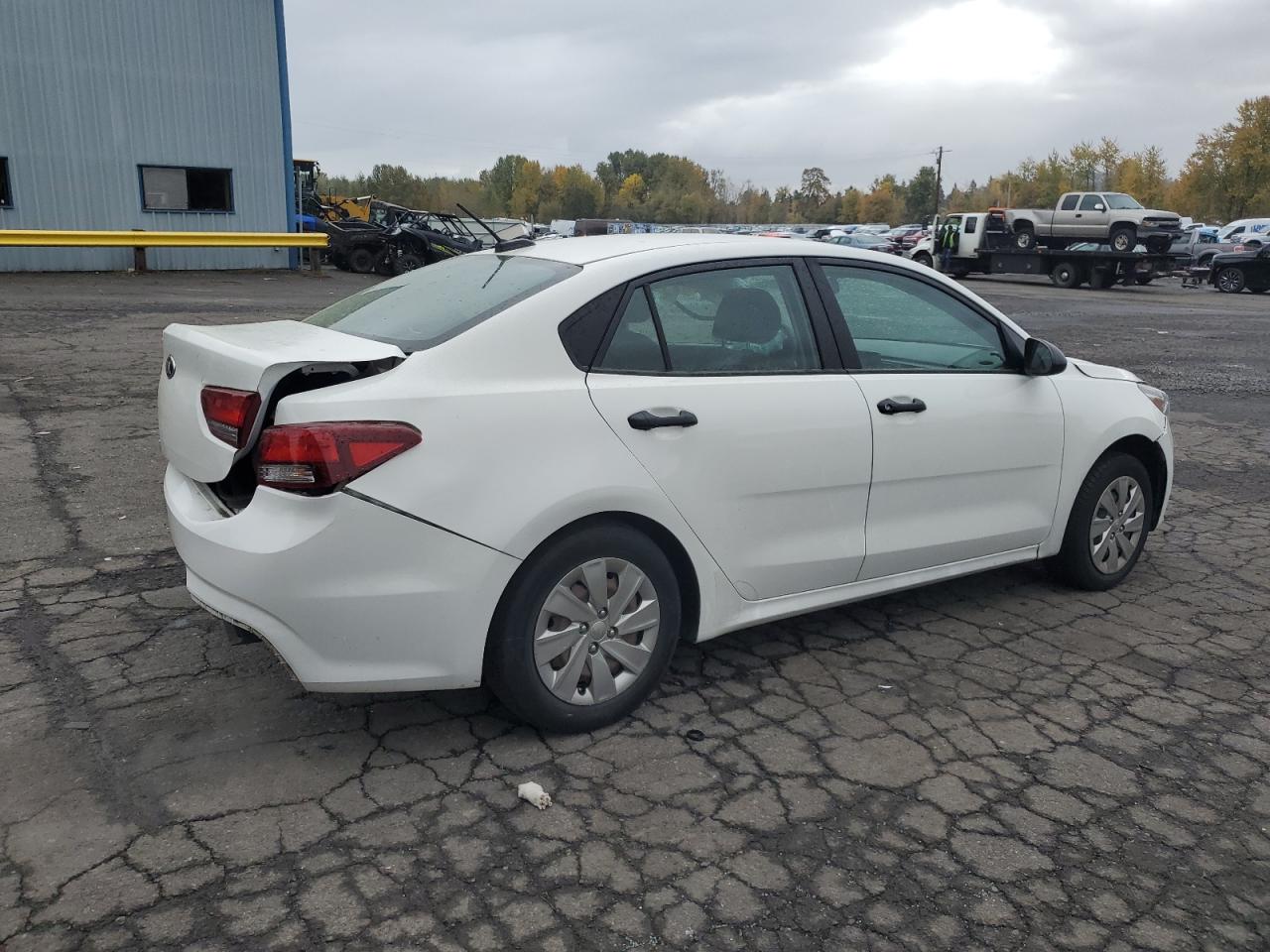 VIN 3KPA24AB6JE045507 2018 KIA RIO no.3