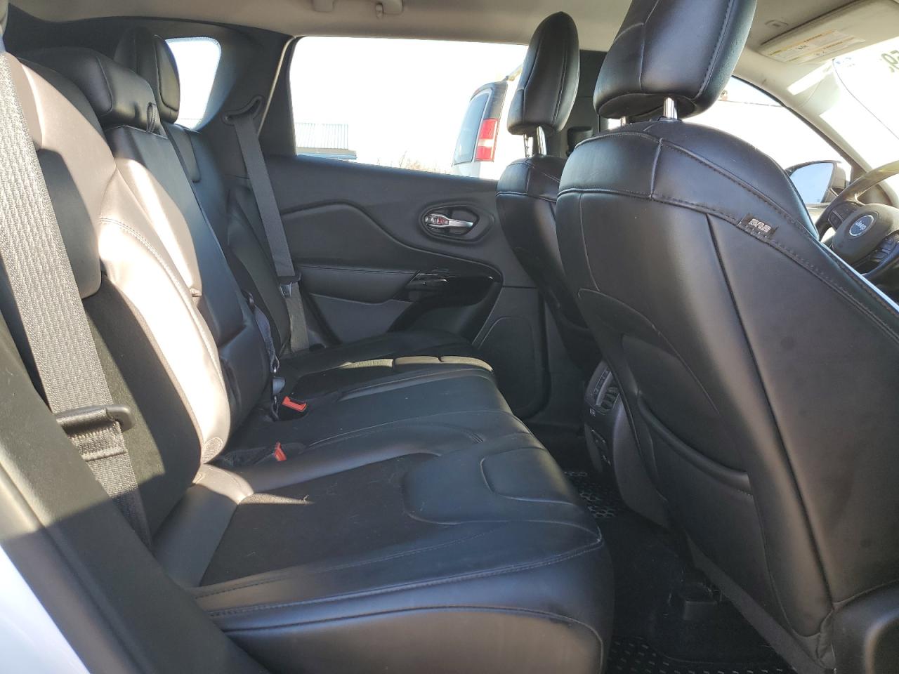 2019 Jeep Grand Cherokee - Image 10