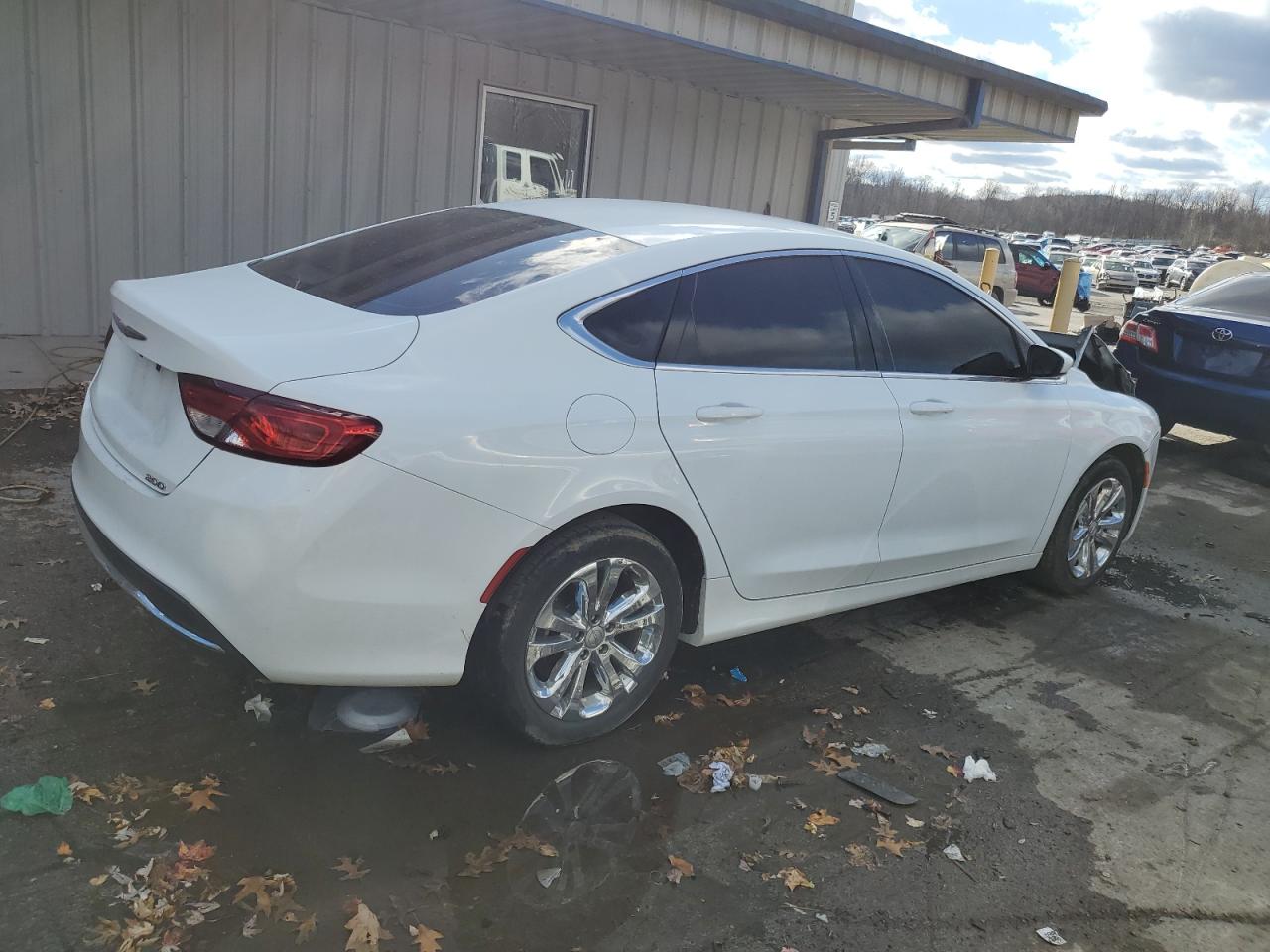 2016 Chrysler 200 - Image 3