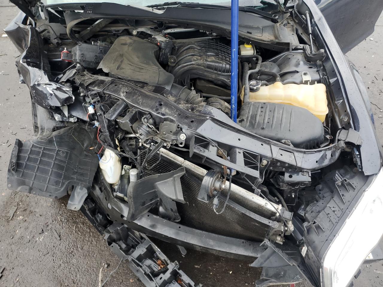 2016 Chrysler 300 - Image 12