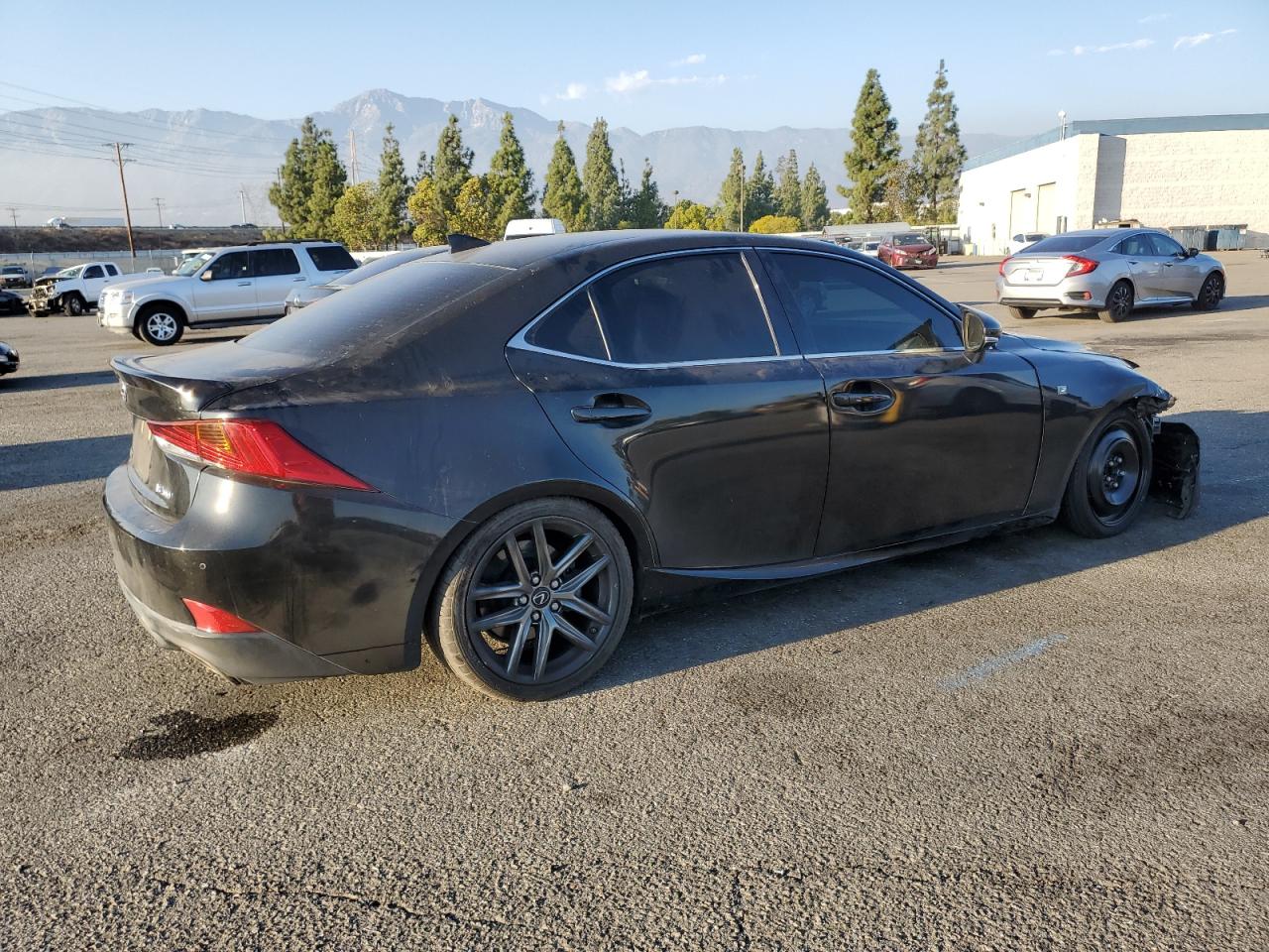 VIN JTHBA1D2XJ5066193 2018 LEXUS IS no.3