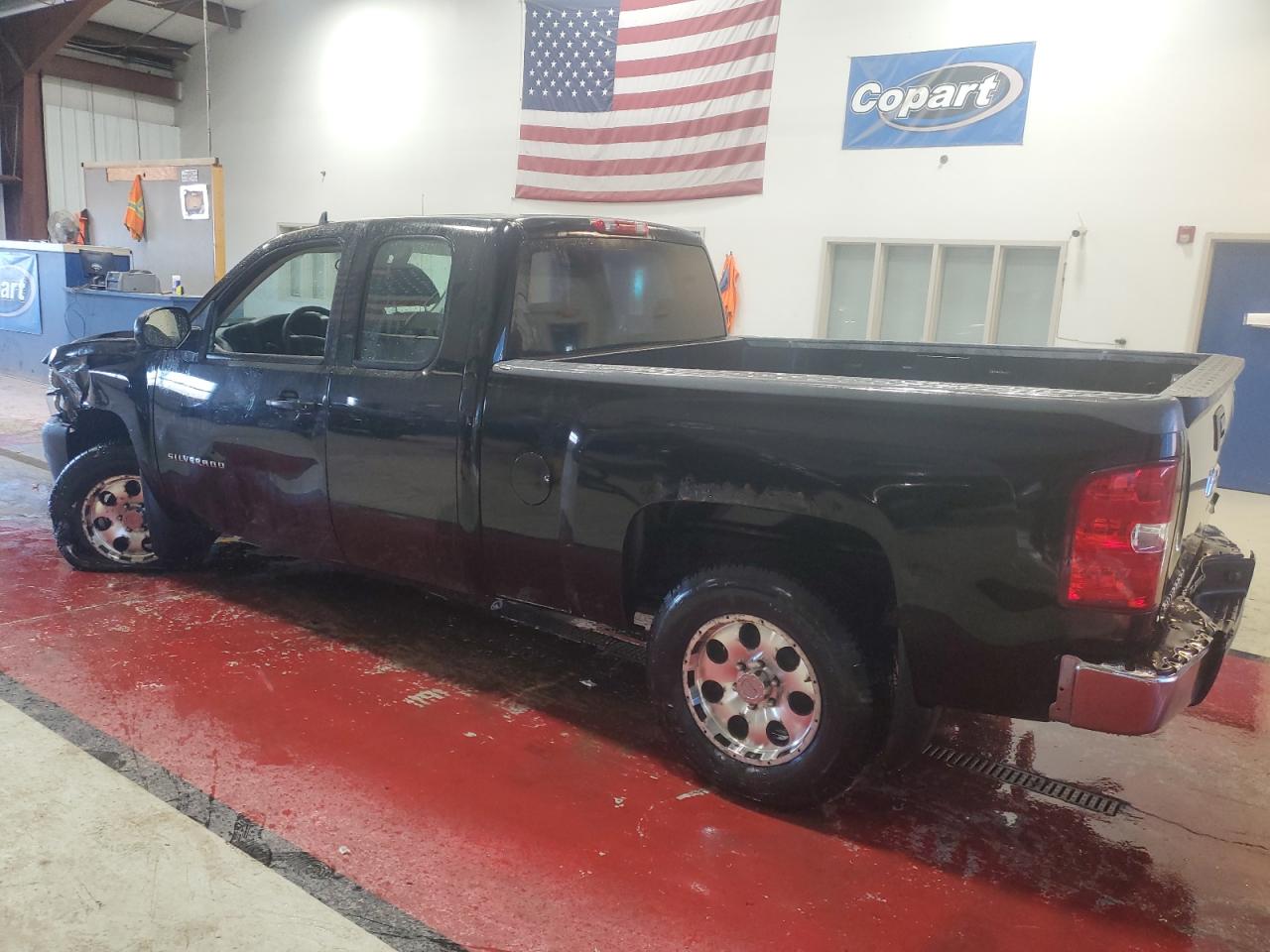 2009 Chevrolet Silverado - Image 2