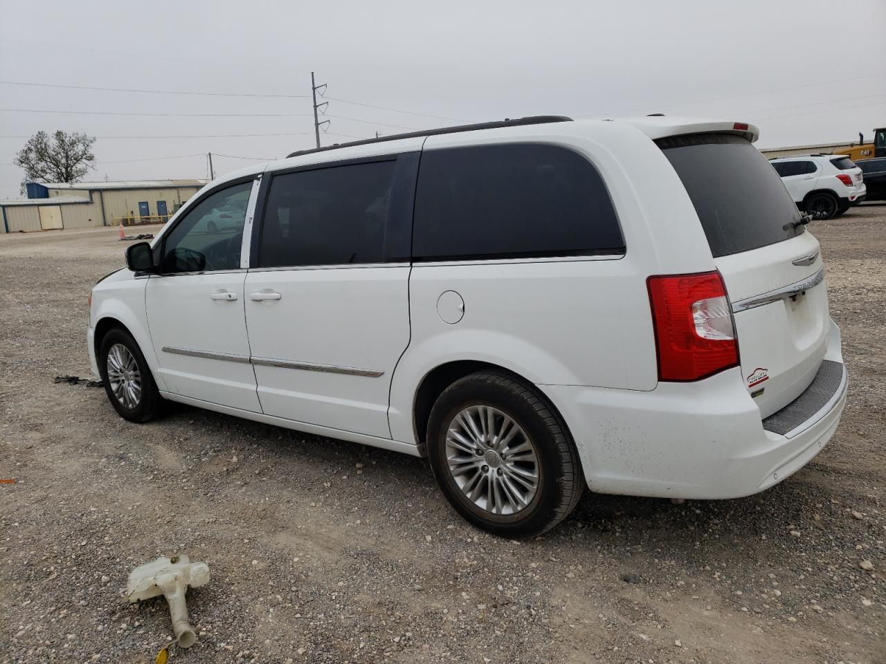 2015 Chrysler Town & Country - Image 2