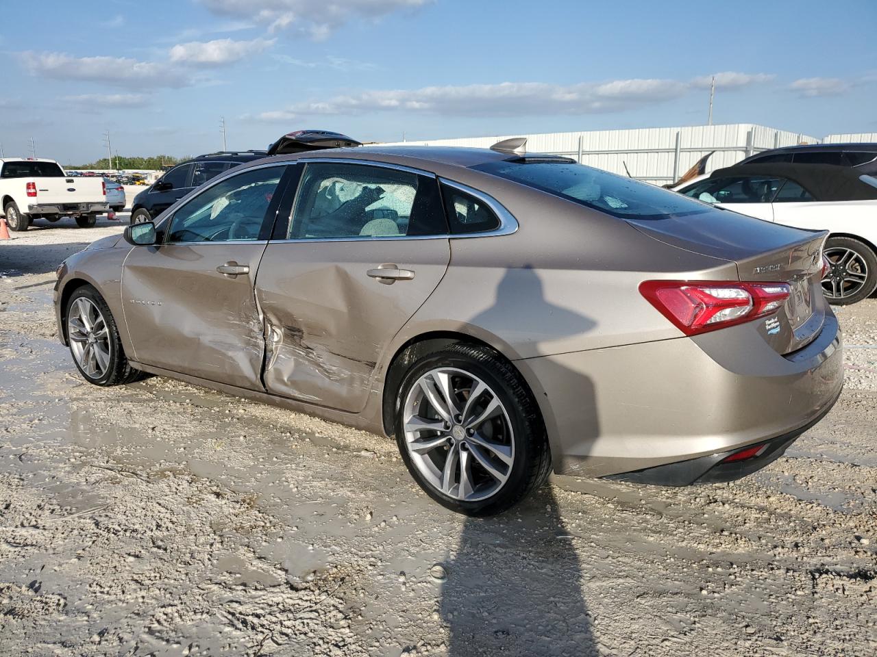 2022 Chevrolet Malibu - Image 2