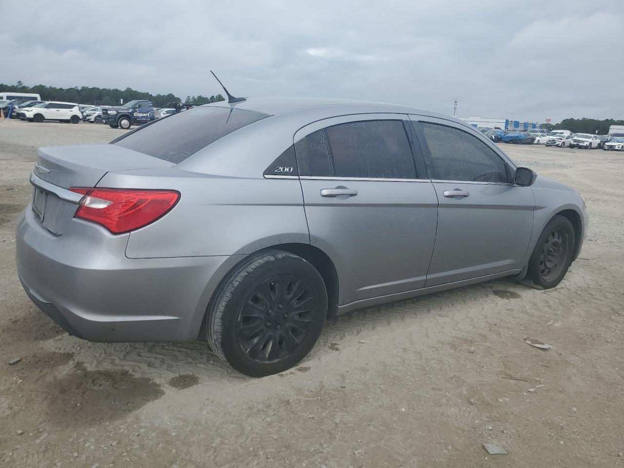 2014 Chrysler 200 - Image 3