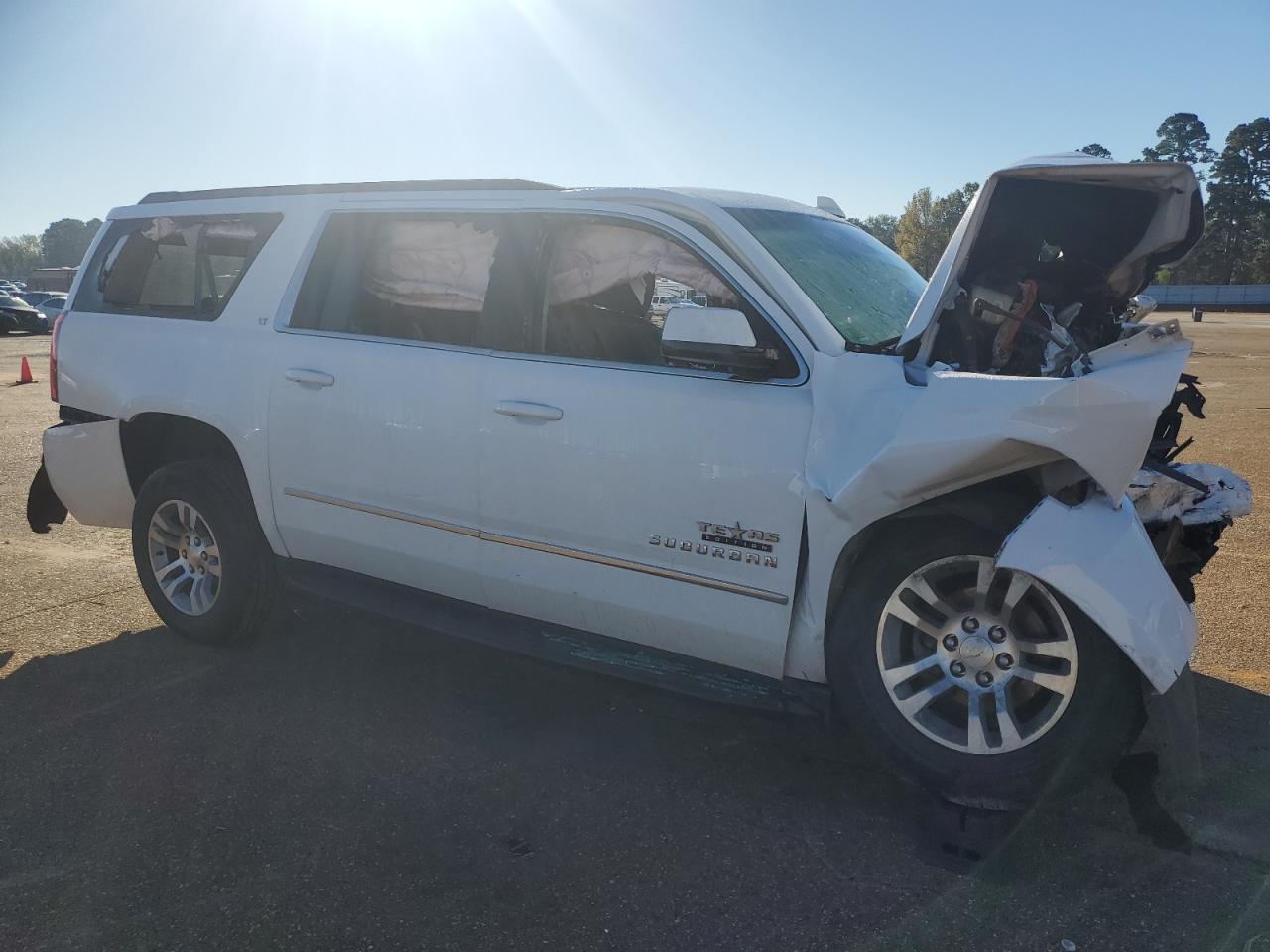 2018 Chevrolet Suburban - Image 4