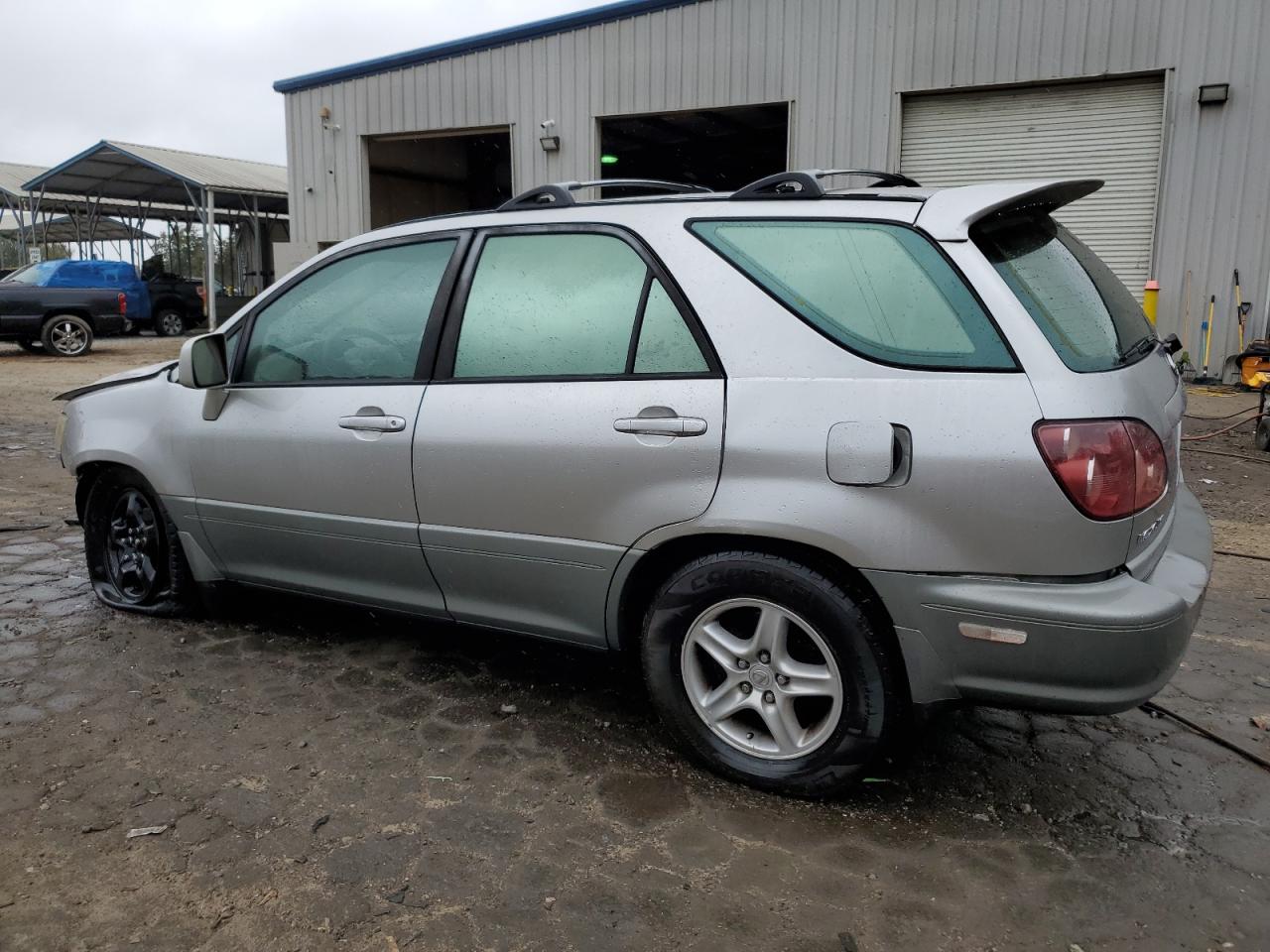 2000 Lexus RX - Image 2