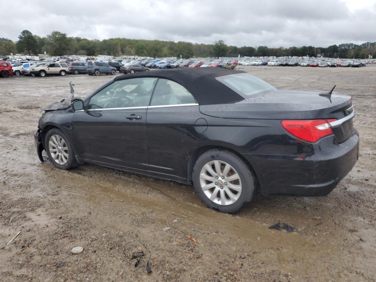 2013 Chrysler 200 - Image 2