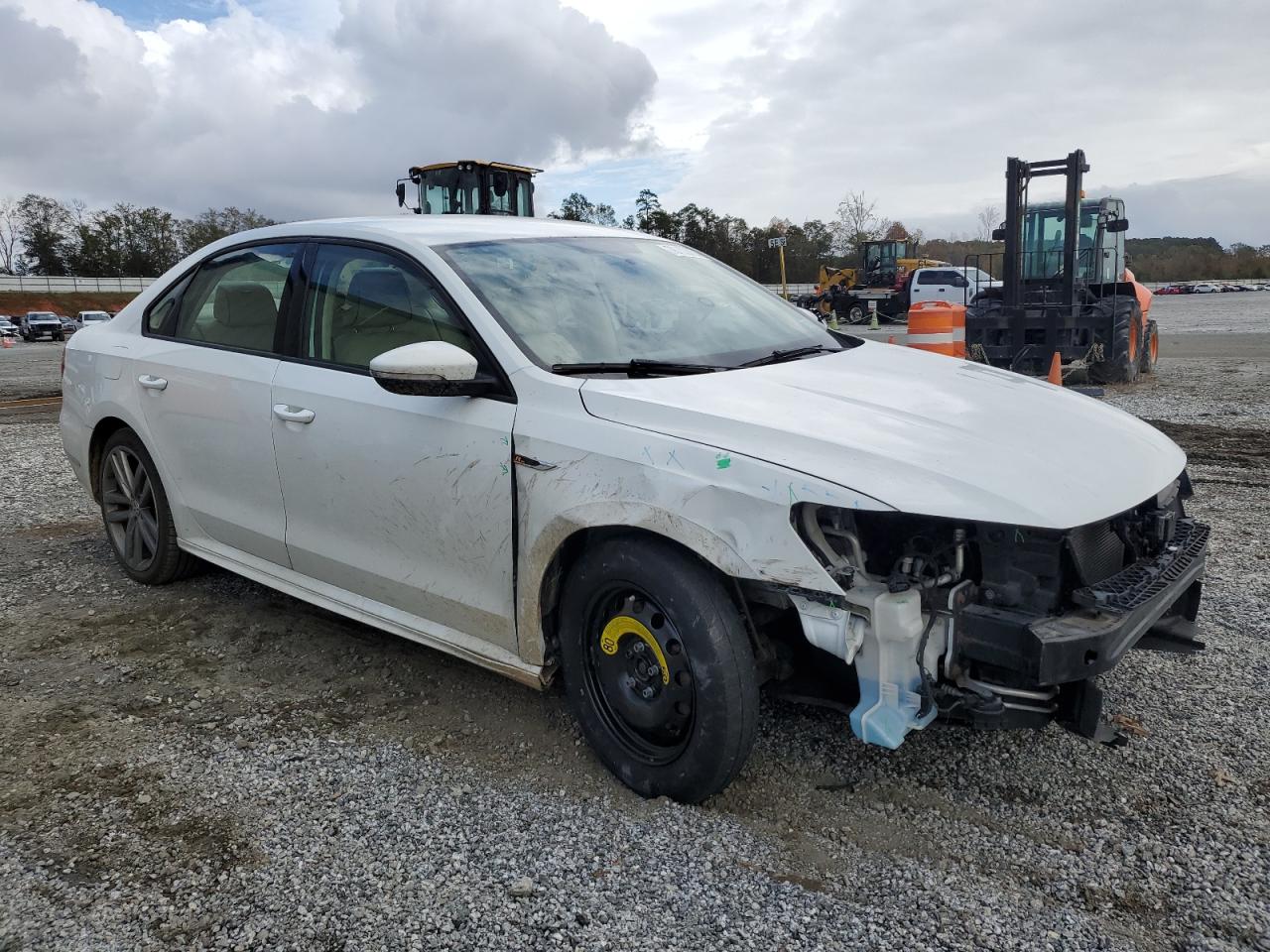 2018 Volkswagen Passat - Image 4