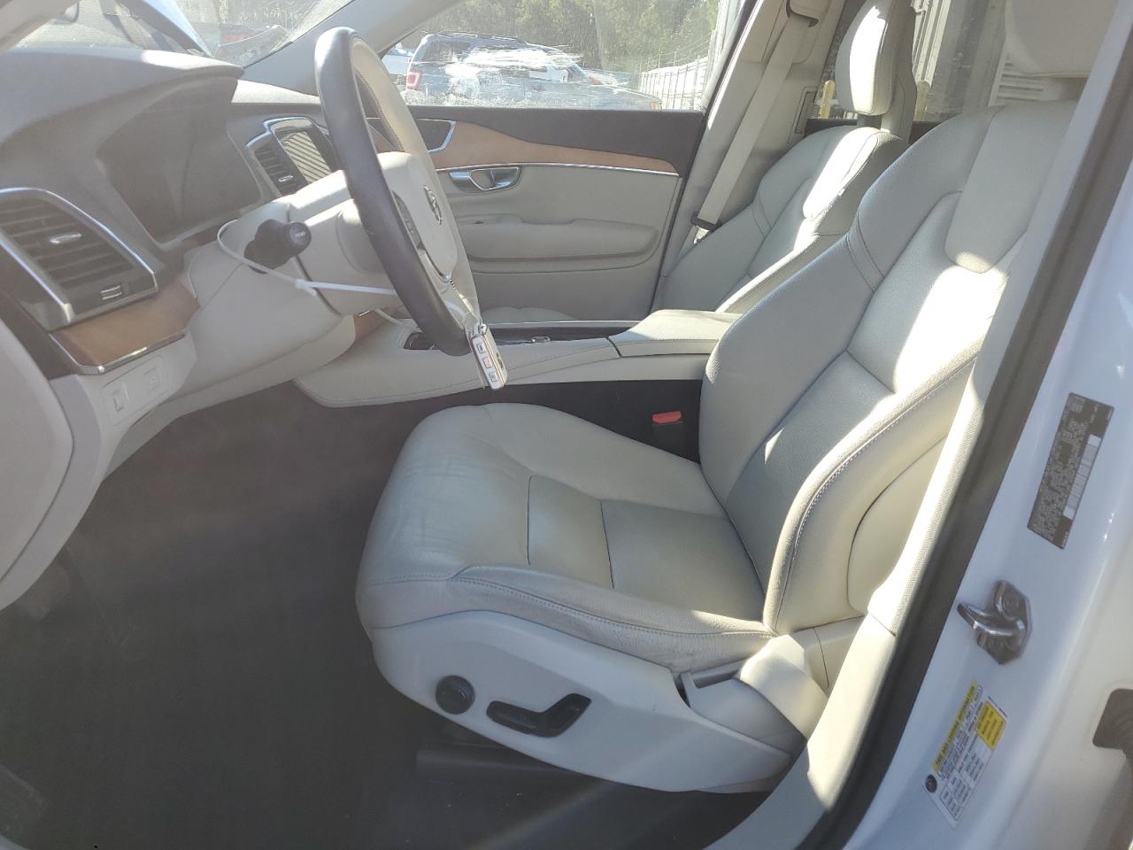2021 Volvo XC90 - Image 7
