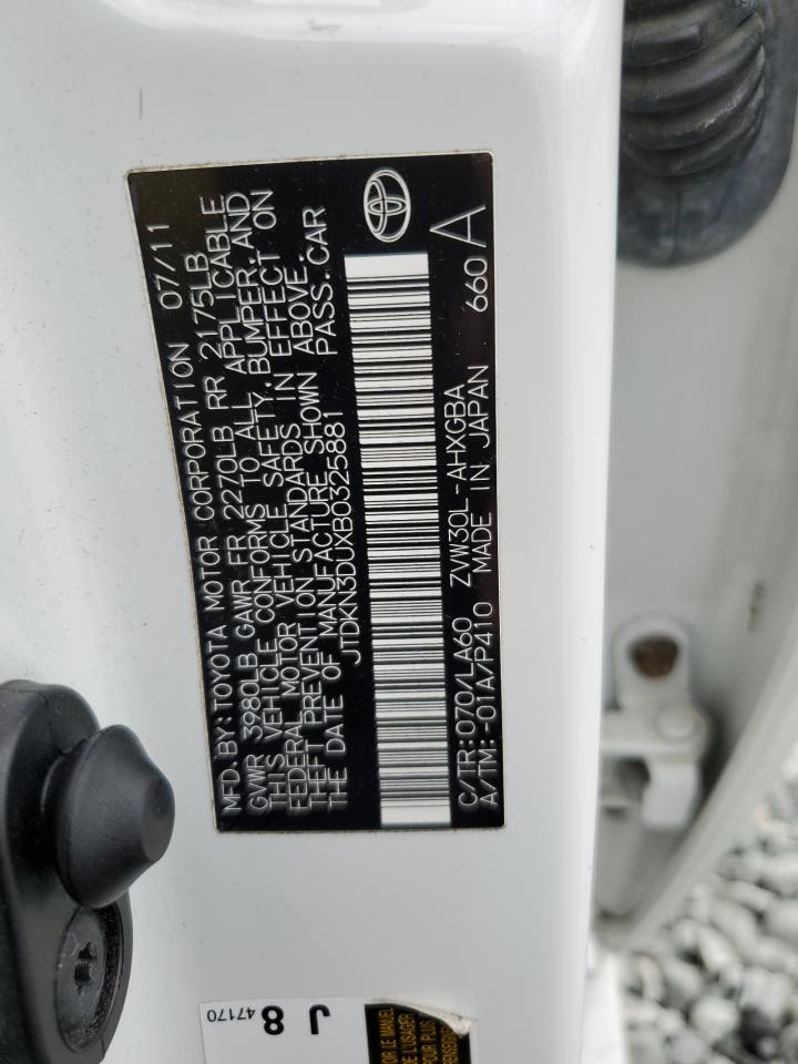 2011 Toyota Prius - Image 12