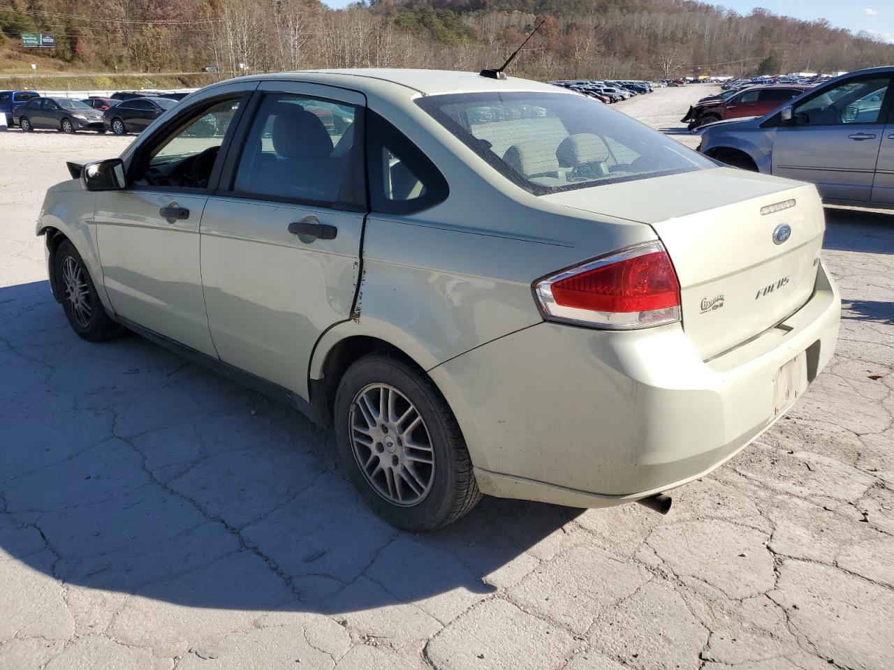2010 Ford Focus - Image 2
