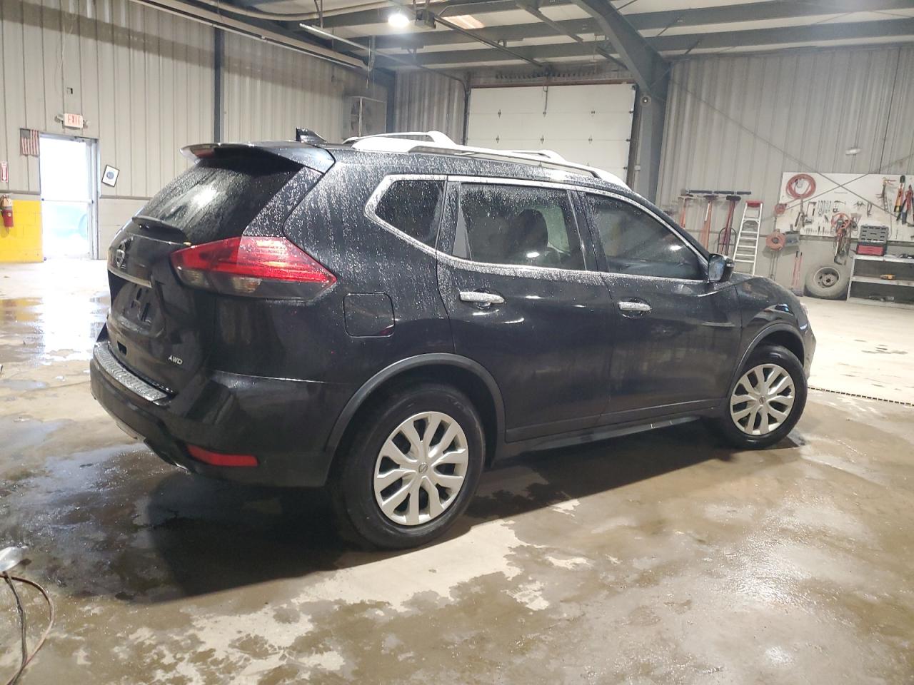 2017 Nissan Rogue - Image 3