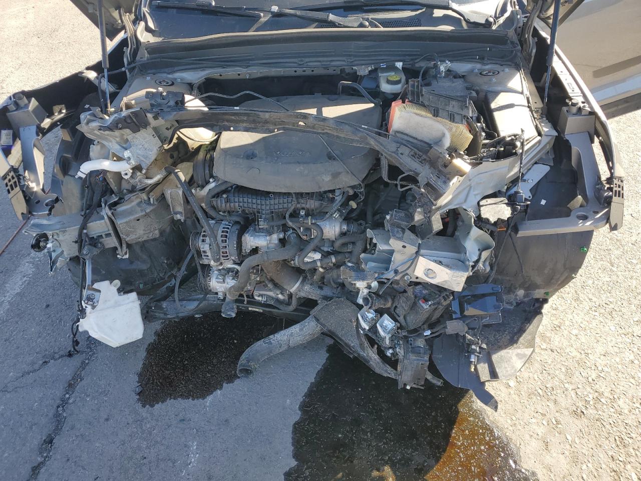 2022 Volvo Xc40 T5 R-Design VIN: YV4162UM4N2741725 Lot: 79957734