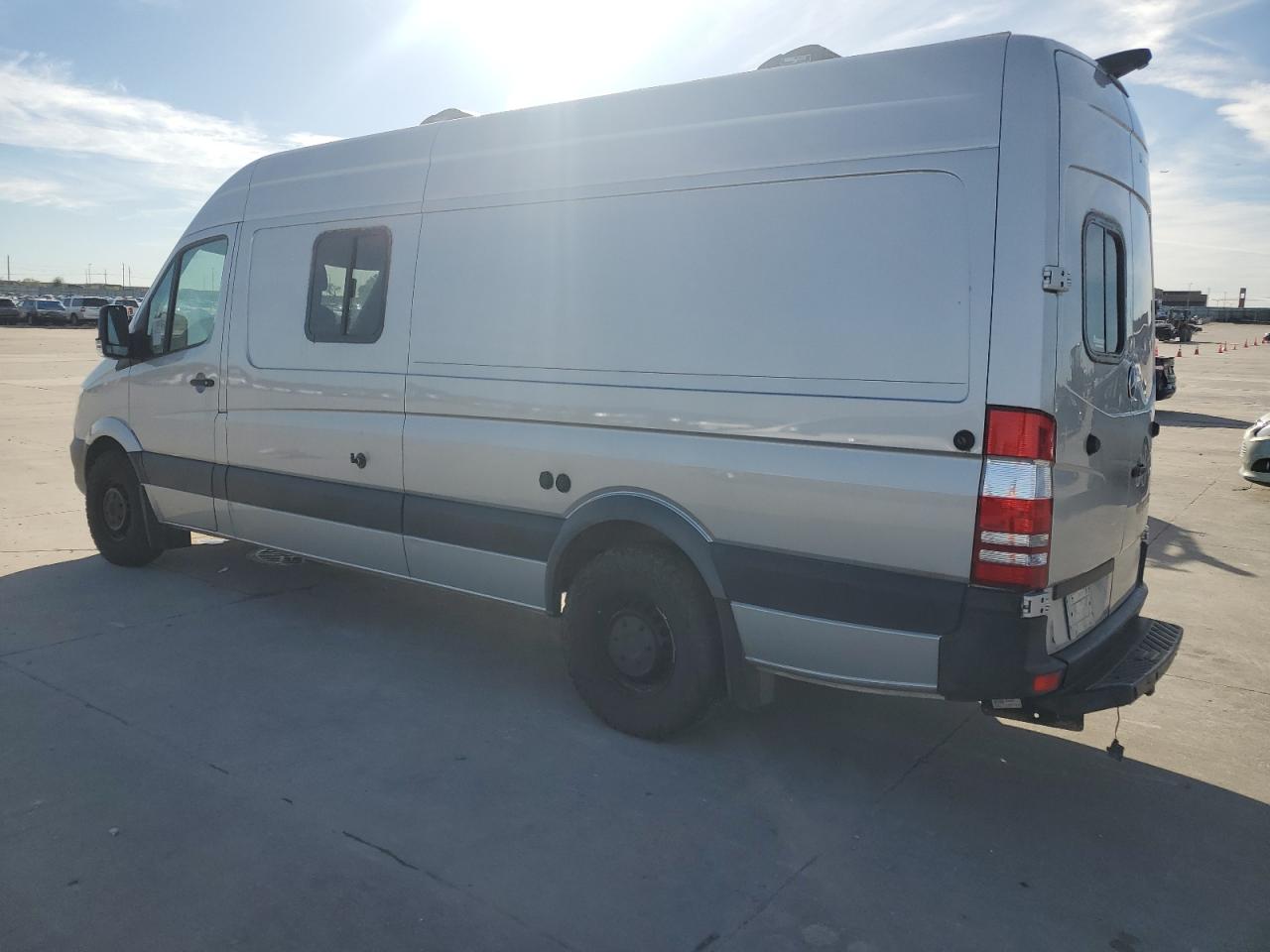 VIN WD3PE8DC3F5988335 2015 MERCEDES-BENZ SPRINTER no.2